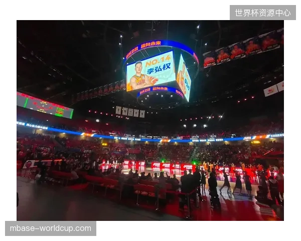 上海久事锋线李弘权打出惊艳赛季，其稳定的外线投射为球队拉开进攻空间